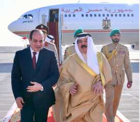 ملك البحرين يستقبل الرئيس السيسى...