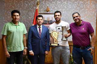 وزير الرياضة يستقبل مصطفي عسل...