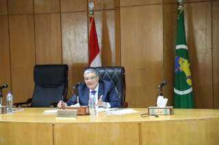 محافظ المنيا يتابع معدلات تنفيذ...