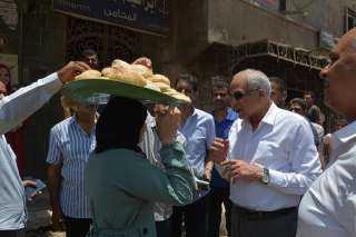 محافظ الجيزة يفاجئ المخابز بالطالبية...