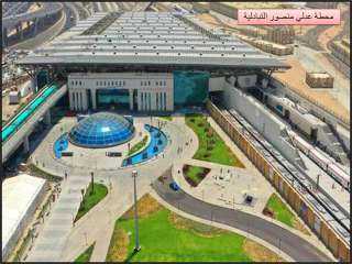 وزير النقل يستعرض مشروع القطار...