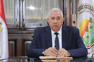 وزير الزراعة يبحث مع قيادات...