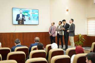 وزيرة  التخطيط  تتابع...