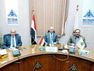 رئيس جامعة بنها يناقش استعدادات...
