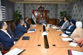 وزير الرياضة يتابع ترتيبات معرض...