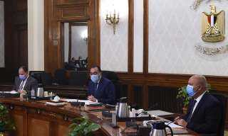 رئيس الوزراء يتابع الموقف التنفيذي...