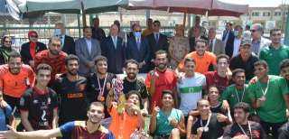 محافظ القليوبية ورئيس جامعة بنها...