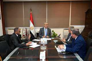 وزير الإسكان يستعرض موقف الخطة...