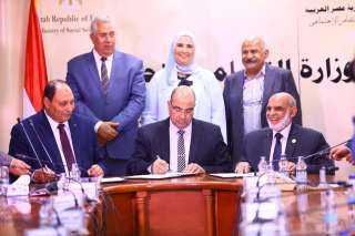 القباج والقصير يشهدان توقيع بروتوكول...