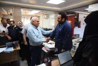محافظ بورسعيد يهنىء العاملين بديوان...