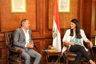 رانيا المشاط تجتمع مع مسئولى...