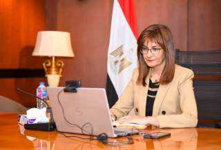 وزيرة الهجرة تلتقي عددًا من...