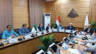 رئيس جامعة بنها يناقش تفاصيل...