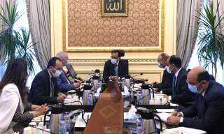 مدبولى يتابع الموقف التنفيذي للمشروعات...