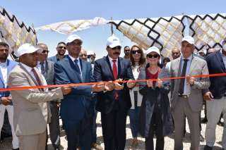 محافظ أسوان وسفيرة سويسرا يفتتحان...