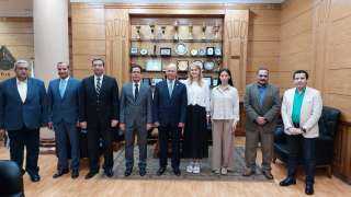 رئيس جامعة بنها يوقع بروتوكول...