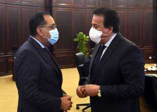 القائم بأعمال وزير الصحة يستعرض...