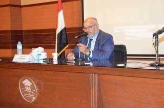 رئيس جامعة الأزهر السابق :...