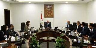 رئيس الوزراء يتابع موقف عدد...