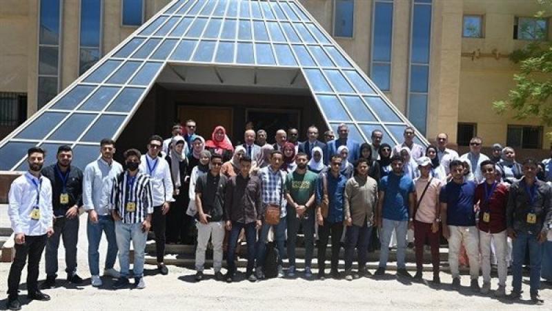 رئيس جامعة الفيوم يلتقي طلاب برنامج التبادل الطلابي العربي