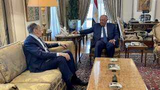 شكري يستقبل نظيره الروسي بمقر...