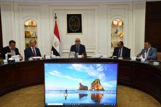 وزير الإسكان يتابع الموقف التنفيذي...