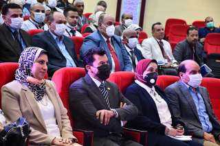 وزير الشباب والرياضة يشهد جلسة...