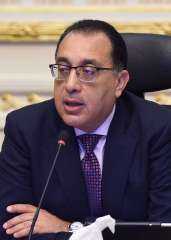 رئيس الوزراء يستعرض تقريرا بشأن...