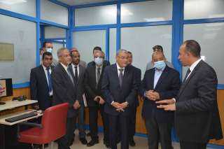 وزير التنمية المحلية يتفقد وحدة...