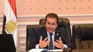 وزير التعليم العالي والقائم بأعمال...