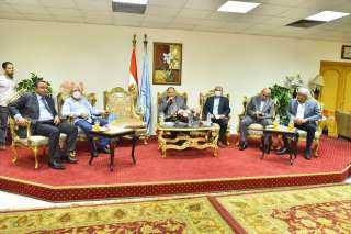 محافظ أسيوط يواصل لقاءاته الدورية...