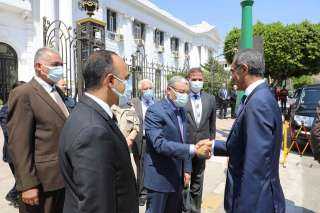 محافظ المنيا يستقبل وزير الاتصالات...