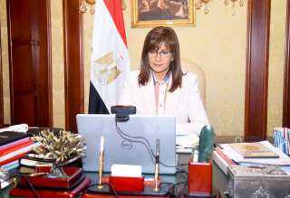 وزيرة الهجرة تلتقي عددًا من...