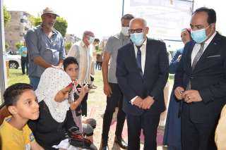 محافظ بورسعيد يتفقد القافلة ...