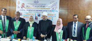 وزير الأوقاف يهنئ الدكتور عبد...