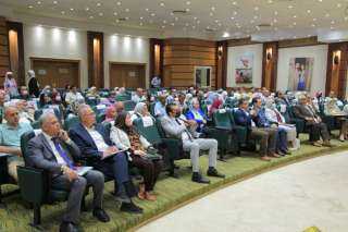 قيادات وزارتي التضامن والصحة يعقدان...