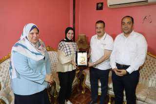 محافظ المنوفية يزور الطالبة ملك...