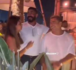 بالفيديو.. عمرو دياب يغني بلاش...