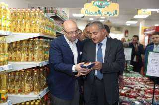 وزير التموين ومحافظ بني سويف...