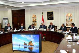 وزير الإسكان ومحافظ القاهرة يتابعان...