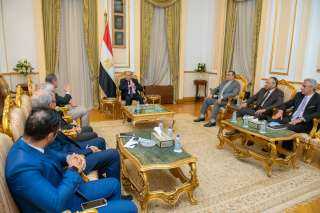 وزير الدولة للإنتاج الحربي يلتقي...