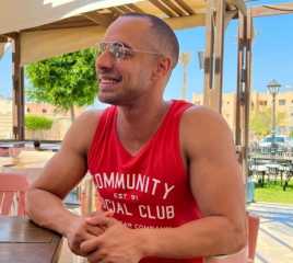 شاهد.. عمرو وهبة ممازحا جمهوره:...