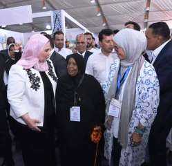محافظ أسوان : مشاركة عارضات...