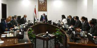 رئيس الوزراء يتابع موقف تنفيذ...
