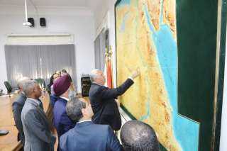 وزير الزراعة يبحث مع وزير...