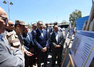 رئيس الوزراء يتفقد مبنى الهيئة...