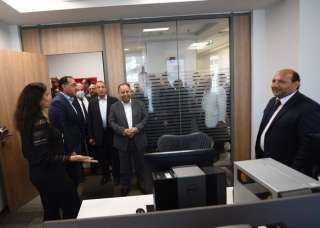 رئيس الوزراء يزور ميناء الإسكندرية...