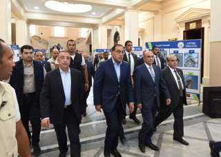 رئيس الوزراء يتفقد مبنى محكمة...