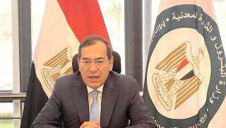 وزير البترول يتابع خطة التوسع...