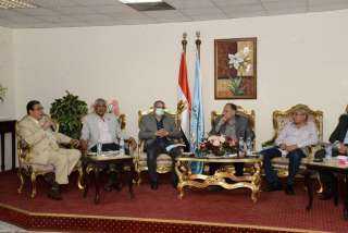 محافظ أسيوط يواصل لقاءاته الدورية...